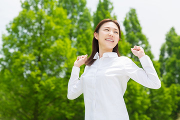 笑顔の女性