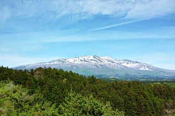 初夏の鳥海山