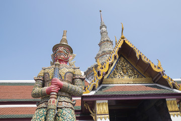 Fototapeta na wymiar demon guardian statue at Wat phra kaew,Thailand