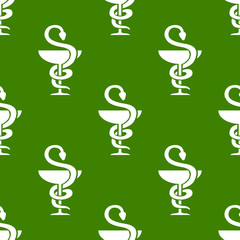 Icono plano patrón con caliz y serpiente sobre fondo verde