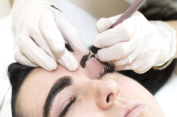 Mikrobleyding eyebrows workflow in a beauty salon