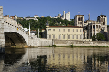 Cathédrale Saint-Jean et pont Bonaparte 