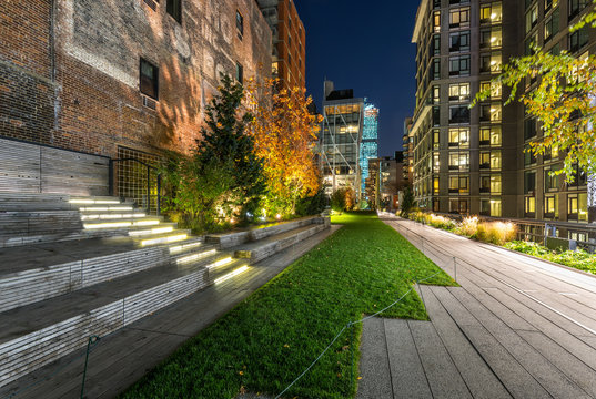High Line promenade in evening, Chelsea, Manhattan, New York Cit