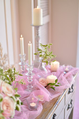Obraz na płótnie Canvas wedding candles and flowers on table 