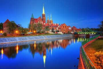 Wrocław wieczorny widok na Ostrów Tumski