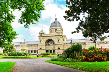 Fototapeta premium Widok na Royal Exhibition Building w Melbourne w Australii.