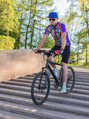 Obraz premium A man rides a Bicycle on the steps