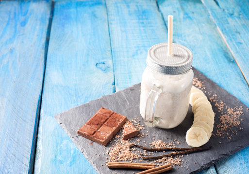 banana smoothies with milk