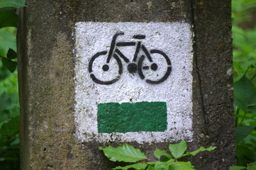 zielony szlak rowerowy - obrazy, fototapety, plakaty