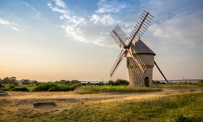 Ancien moulin à vent, Batz-sur-Mer - obrazy, fototapety, plakaty