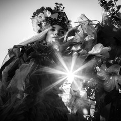 Naklejka premium Dramatized image of sensual girl symbolizing nature. Black-white art fashion outdoor photo.