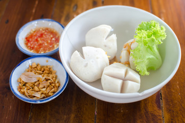 Fish ball with fried garlic