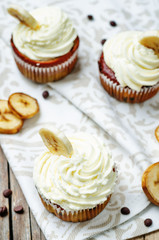 chocolate chips banana cupcakes