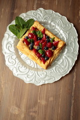 Puff pastry tart wth fruits
