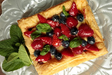 Puff pastry tart wth fruits