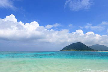 沖縄の美しい海とさわやかな空