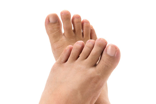 男の足指