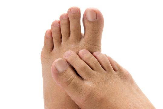 男の足指