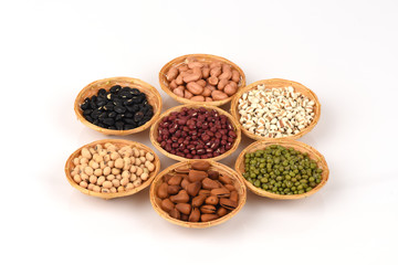 Job's tears, Soy beans, Red beans, black beans, Peanut, pine nut, Almond and green beans with the health benefits of whole grains.