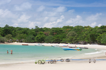 Fototapeta na wymiar Beautiful sea landscape with tropical coast and the high-speed boat