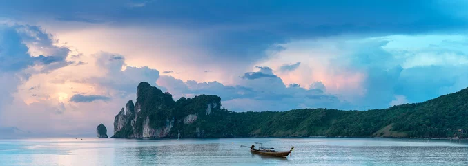 Zelfklevend Fotobehang Bucht von Phi Phi Island Thailand am Morgen © Mathias Weil