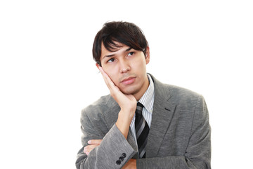 悩むビジネスマン