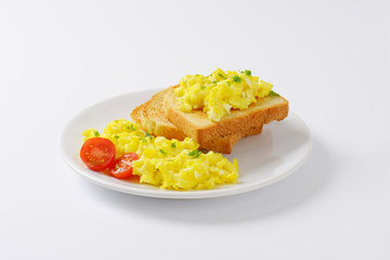 scrambled eggs with toast