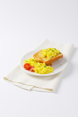 scrambled eggs with toast