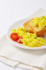 scrambled eggs with toast