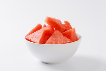 sliced watermelon in bowl