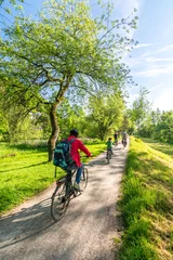 Küchenrückwand Plexiglas Fahrräder Fahrradtour im Park im Frühling