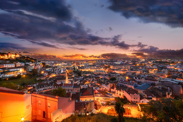 Fototapeta na wymiar Lisbonne by night