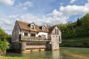 Au bord de la Loue.