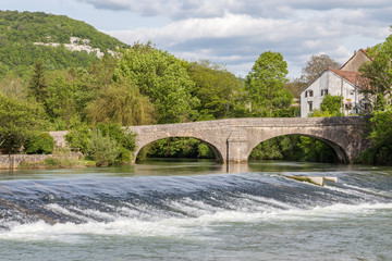 Pont et seuil sur la Loue