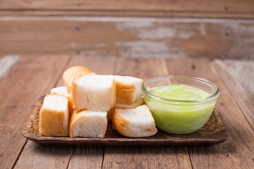 Green custard cream with bread.