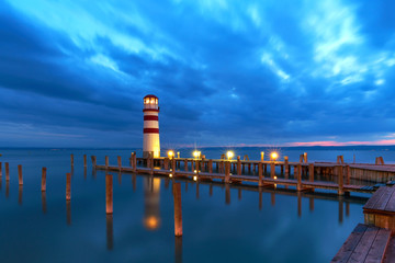 Fototapety  Latarnia morska nad Jeziorem Nezyderskim, zdjęcia nocne