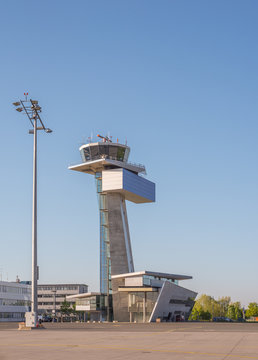 Tower am Flughafen