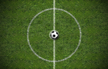 Fußball am Mittelkreis