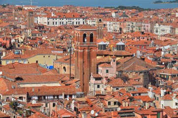 Fototapeta na wymiar Venice rooftops seen from Saint Marks Campanile