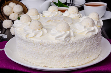 Vanilla layer cake with coconut