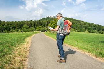 Wanderer Feldweg Wanderführer Start