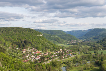 Fototapeta na wymiar Village du Doubs