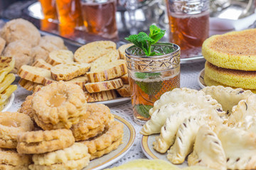 Moroccan tea glasses and biscuit