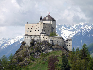 Schloss Tarasp im schweizerischen Kanton Graubünden
