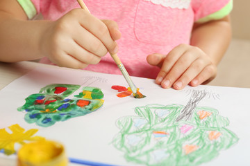 Naklejka premium Child drawing with bright paints on paper, closeup