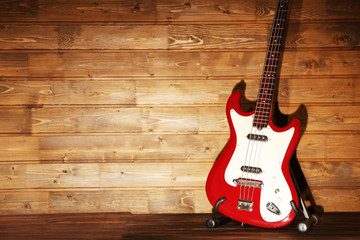 Obraz premium Electric guitar on dark lightened wooden background