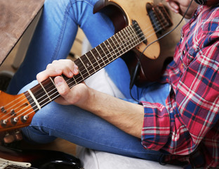 Fototapeta na wymiar Man with guitar indoors