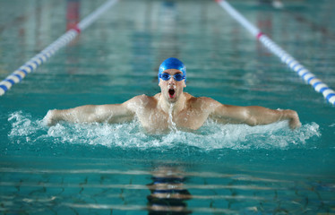Sporty young man swimming in the pool