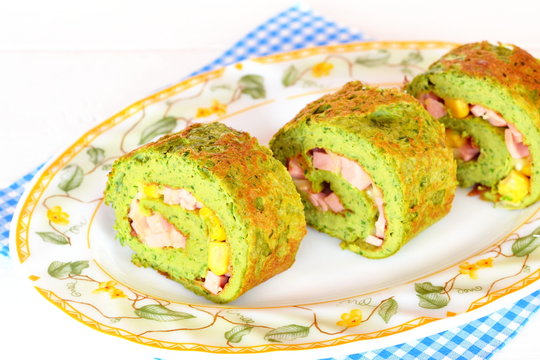 Spinach omelet recipe. Omelette with spinach. Omelette rolls with sausage, cheese and corn.