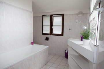 Fototapeta na wymiar Bright and White washroom interior in a modern house